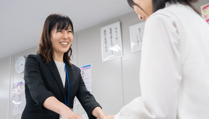 校舎事務スタッフ